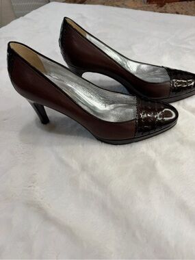 Mariani Studio Handcrafted Brown Patent Leather Cap-Toe  Pumps size 8 (38 1/2)
